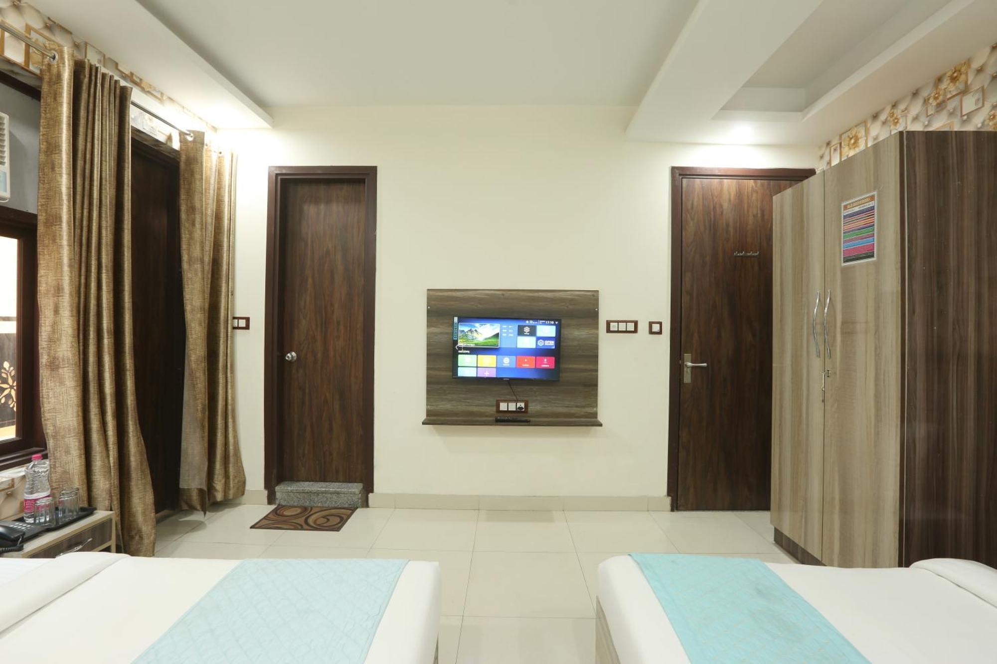Oaks Inn Plaza Delhi Airport New Delhi Extérieur photo